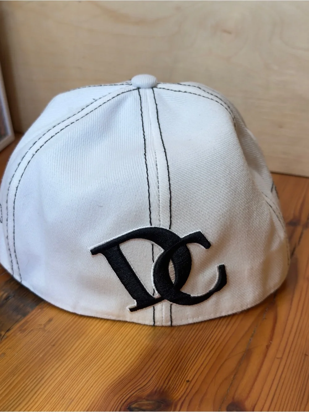 City hunters ' Snapback Hat with Embroidered DC Logo